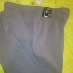 Roundtree & Yorke Flat-Front Men's Dress Pants in Gray